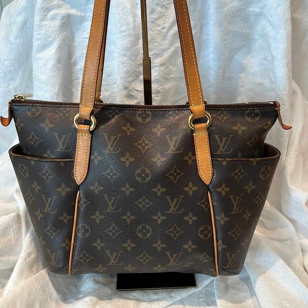 Authentic Louis Vuitton Monogram Totally PM